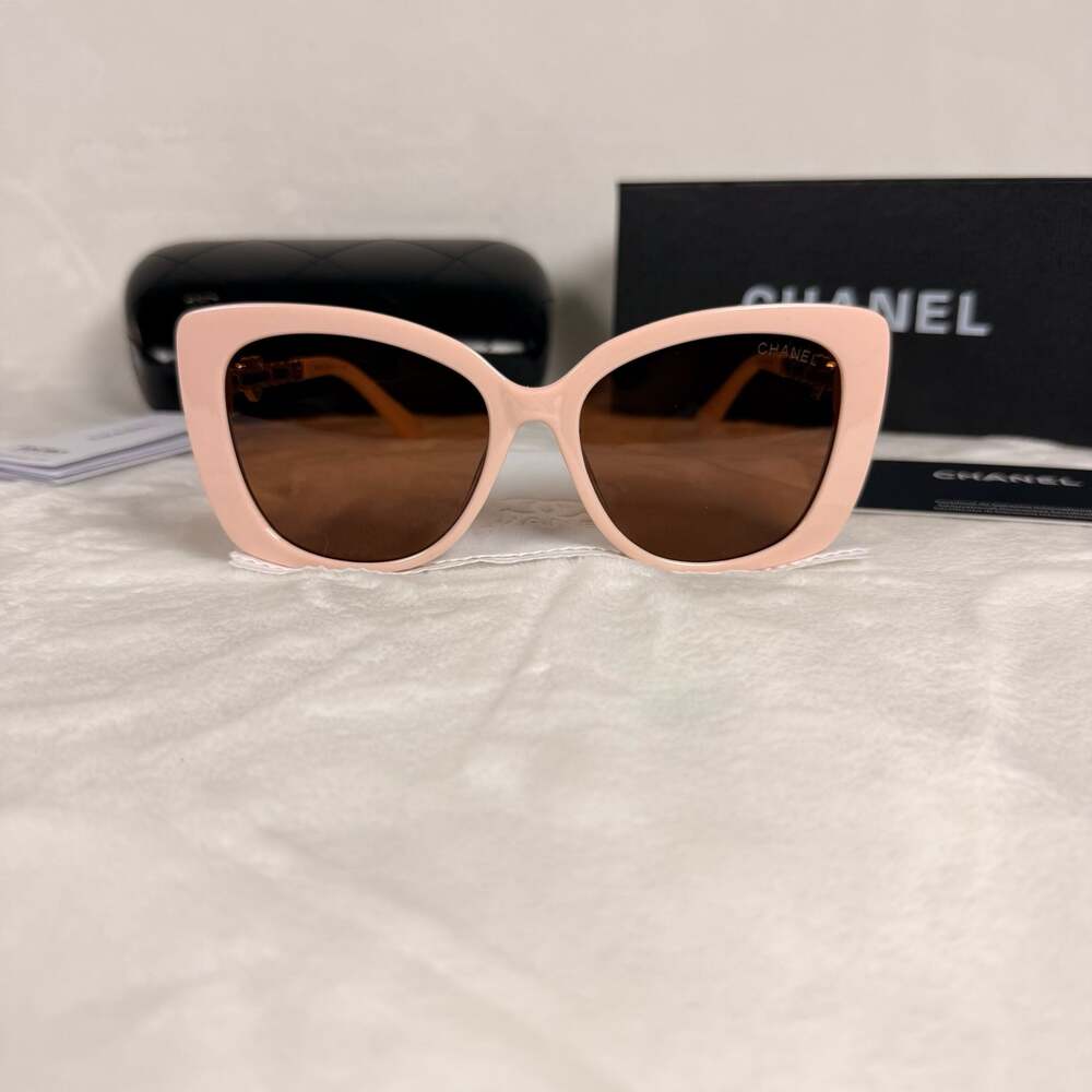 Chanel Cat Eye Sunglasses Pink Frame with Heart Chain Temples - Picture 2 of 7
